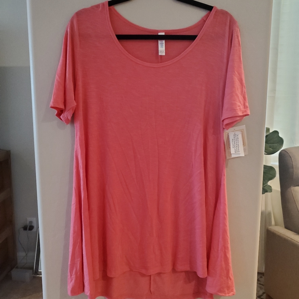 NWT Lularoe Coral Perfect Tee size Small